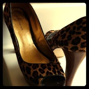 Peep toe high heel shoe